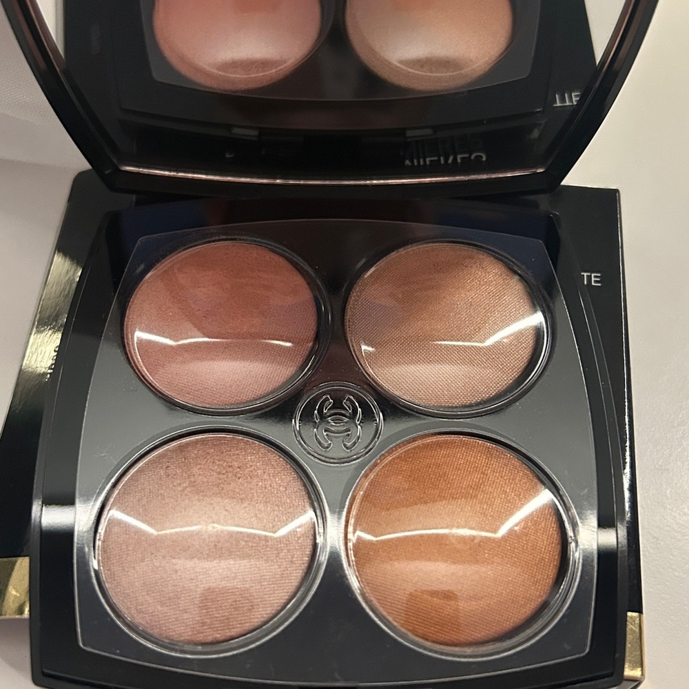 CHANEL Jeux de Lumiere Eyeshadow Palette - Pink, Gold, Cream - Picture 3 of 3